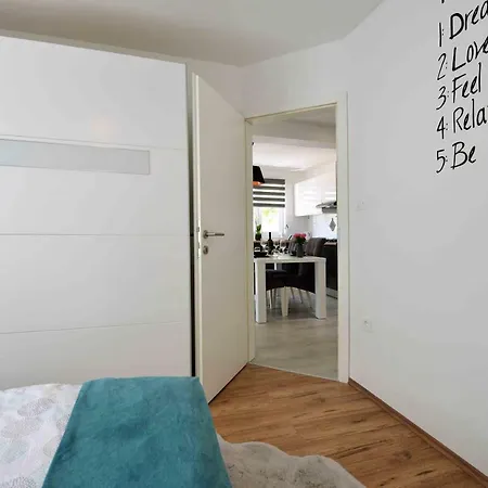 Lucy Apartment *