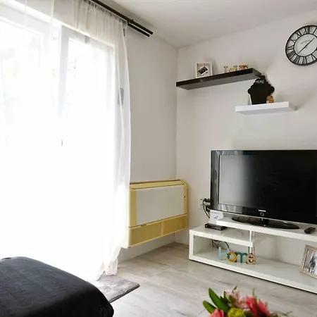 Lucy Apartment *